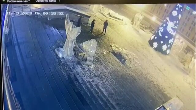 Вандалы ломают фигуры у собора в Ижевске - clipsland.com